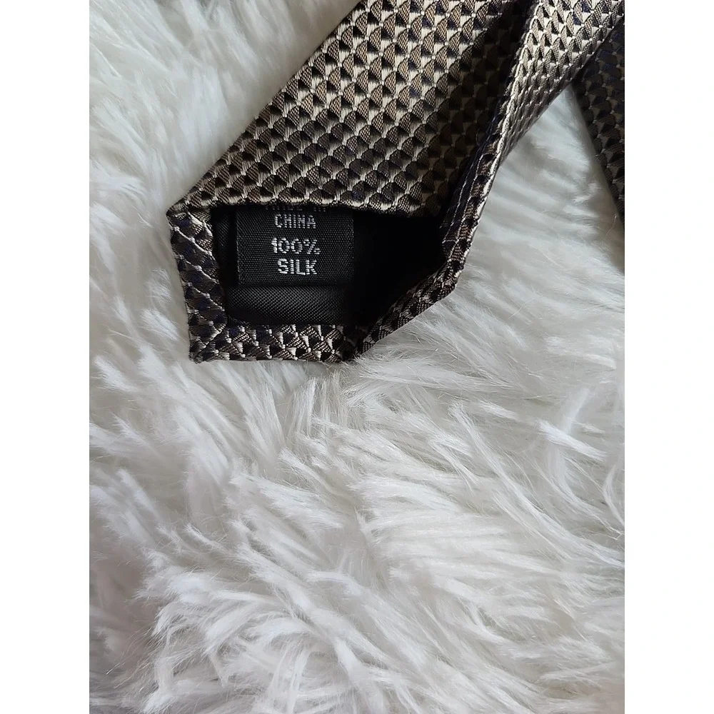 Kenneth Cole REACTION Men's 100% Silk Tie ~Brown-Tan MSRP:‎ $55.